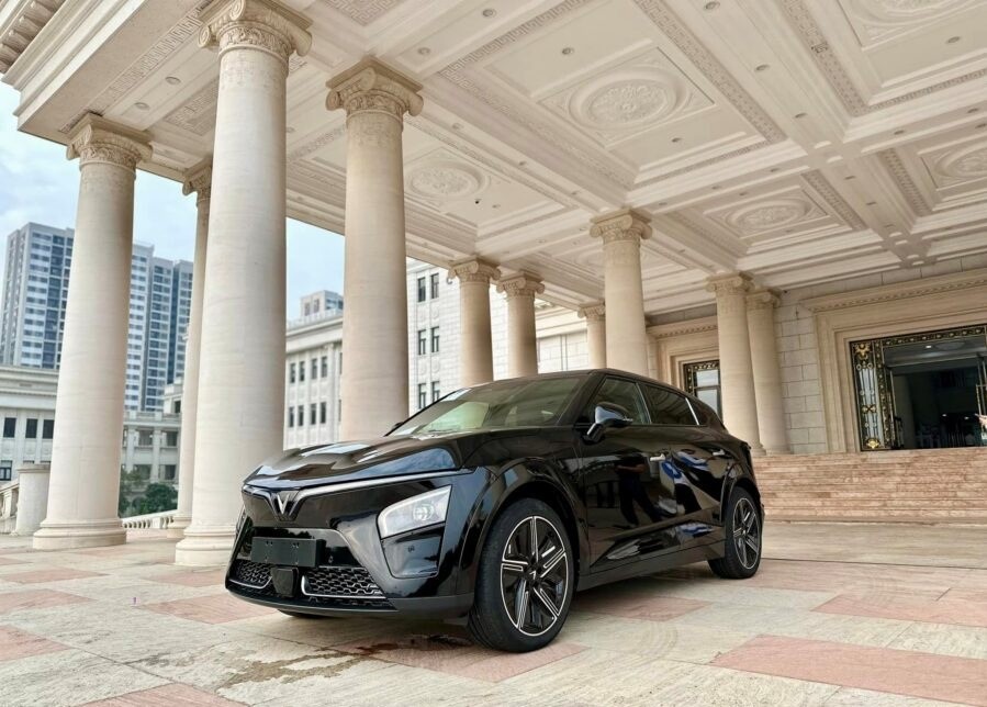 So sánh 2 phiên bản  VinFast VF7 Eco và Plus