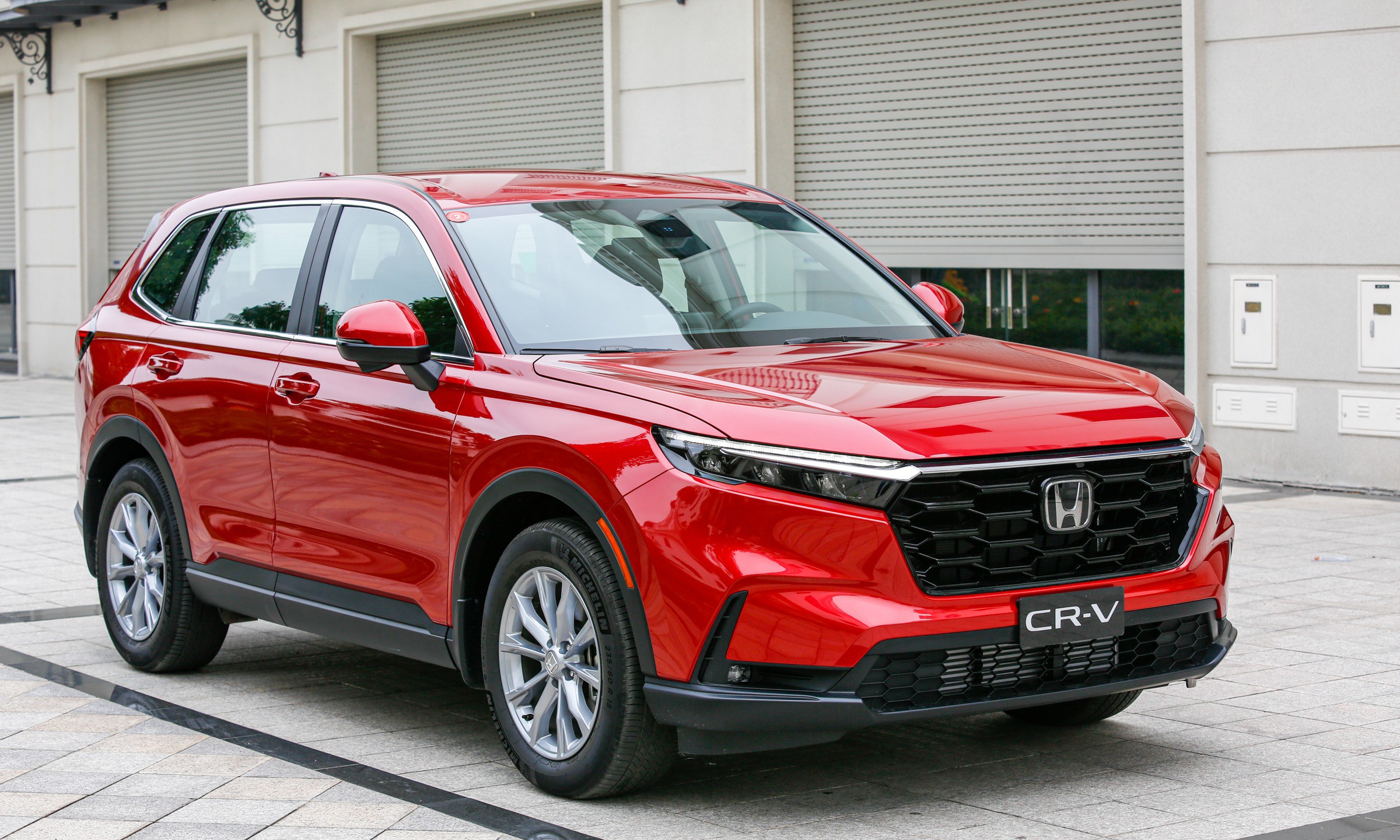So sánh Honda CR-V và Toyota Corolla Cross: Khác biệt về thiết kế, trang bị tiện nghi và khả năng vận hành.