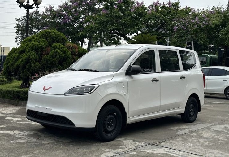 Wuling Grango chạy điện bất ngờ xuất hiện tại Việt Nam với giá khởi điểm từ 499 triệu đồng.