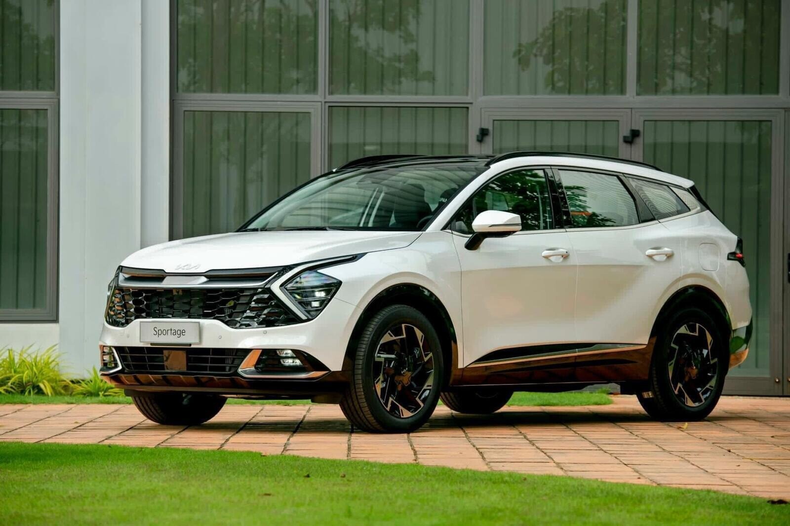 Hai mẫu SUV Kia trong tầm giá khoảng 1 tỷ đồng gây ấn tượng với loạt công nghệ an toàn tiên tiến.