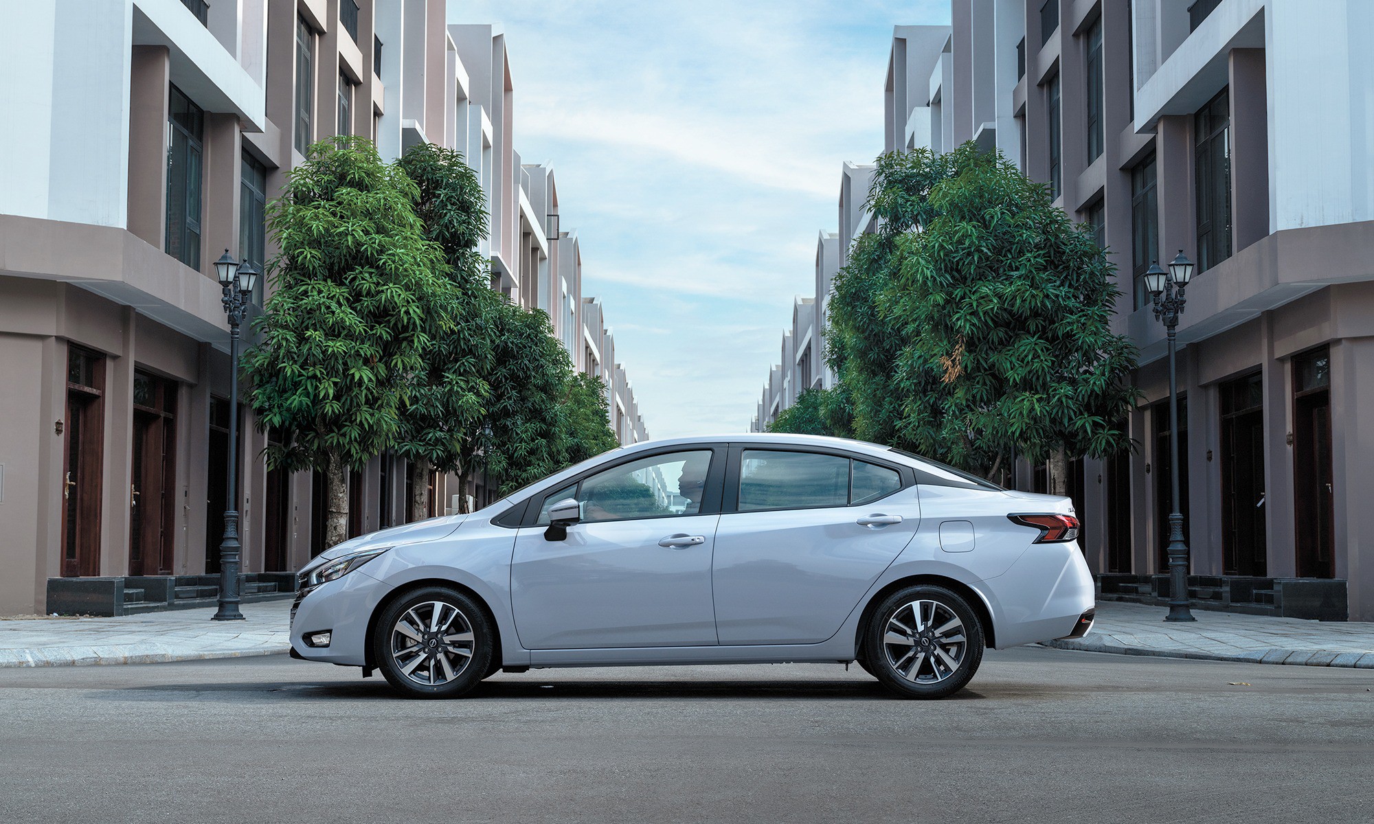 https://at1cdn.click.vn/upload//4-2025/images/2025-10-06/nissan-almera---2-1759758061-46-width2000height1200.jpg