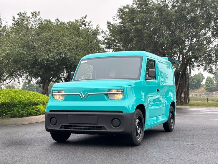 Hình ảnh thực tế của VinFast EC Van phiên bản thương mại, đã sẵn sàng để giao đến khách hàng.