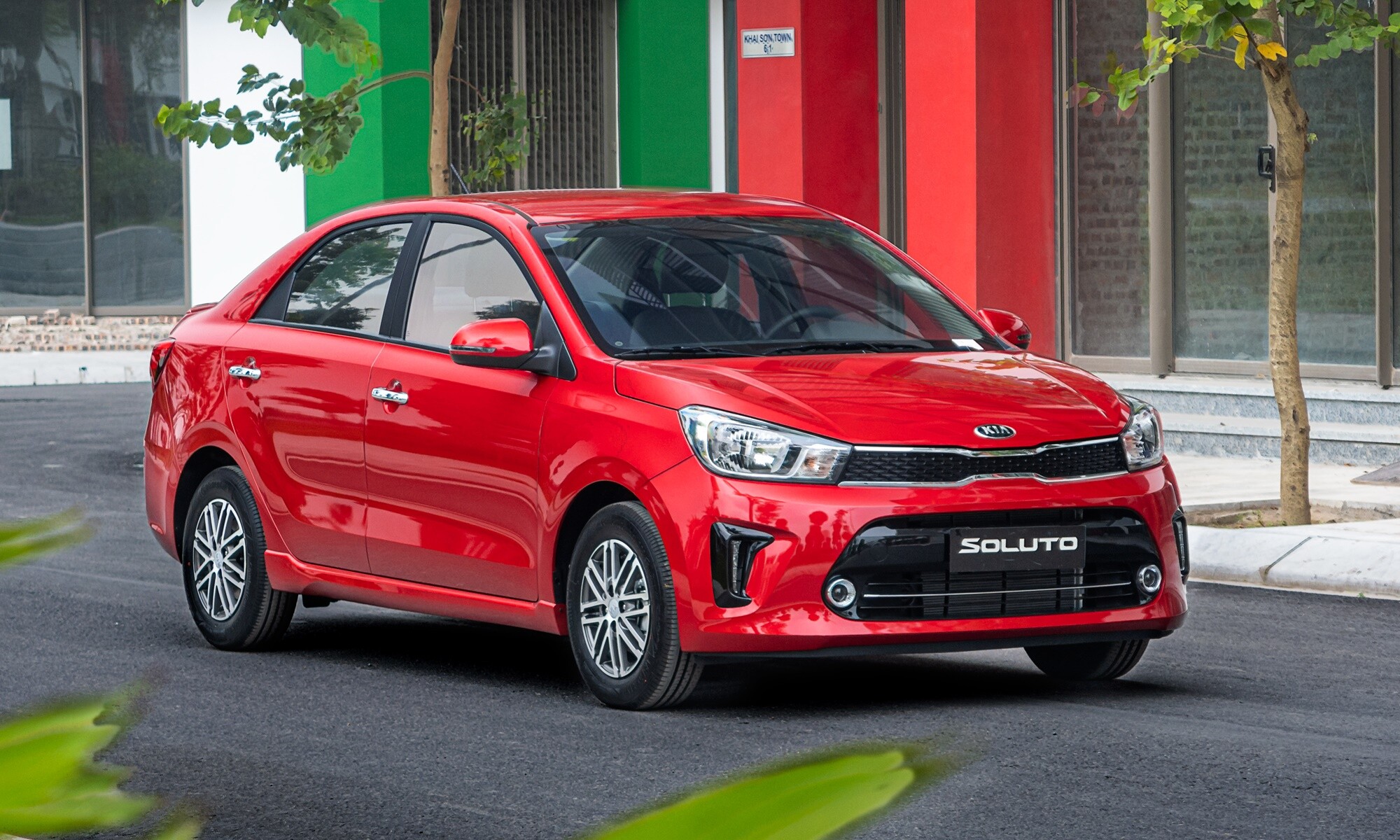 Với ngân sách 400 triệu đồng, nên chọn Toyota Vios hay Kia Soluto?