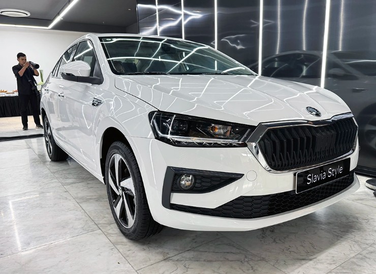 Nhiều mẫu ô tô nổi bật vừa được giới thiệu tại thị trường Việt Nam.