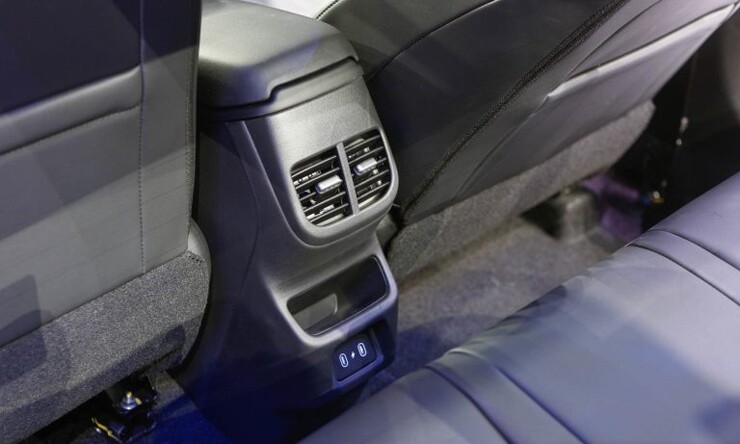 https://at1cdn.click.vn/upload/4-2026/images/2026-10-20/hyundai-accent-7-1792460572-21-width740height444.jpg